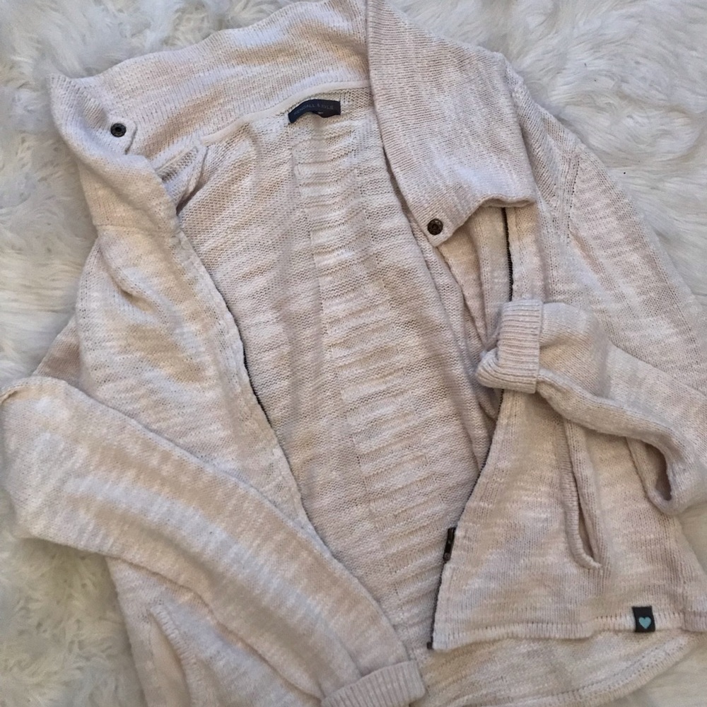 VERY comfy Kendall and Kylie sweater 🔥